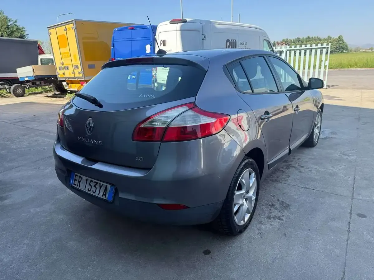 Usata Renault Mégane III 110 CV (80 kW) 2013 Grigio Berlina