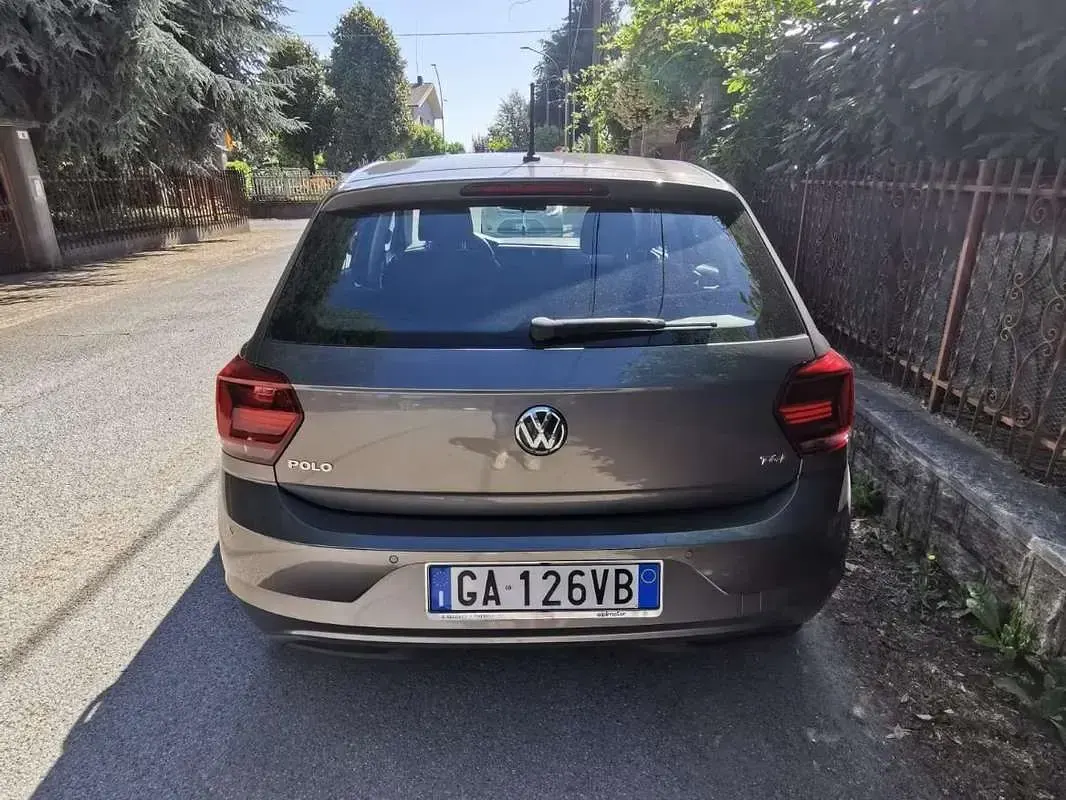 Usata VW Polo Comfortline 90 CV (66 kW) 2020 Grigio Utilitaria