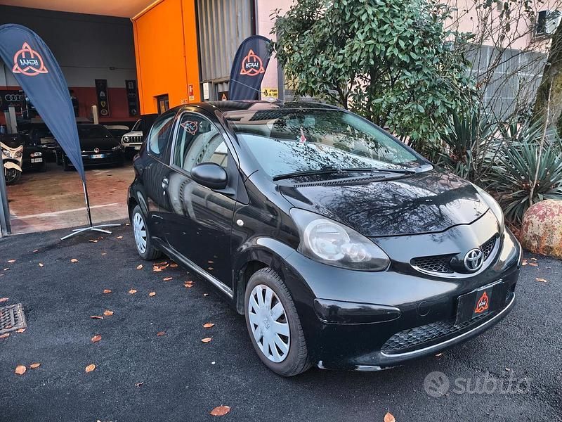 Usata Toyota Aygo 68 CV (50 kW) 2008 Nero Utilitaria