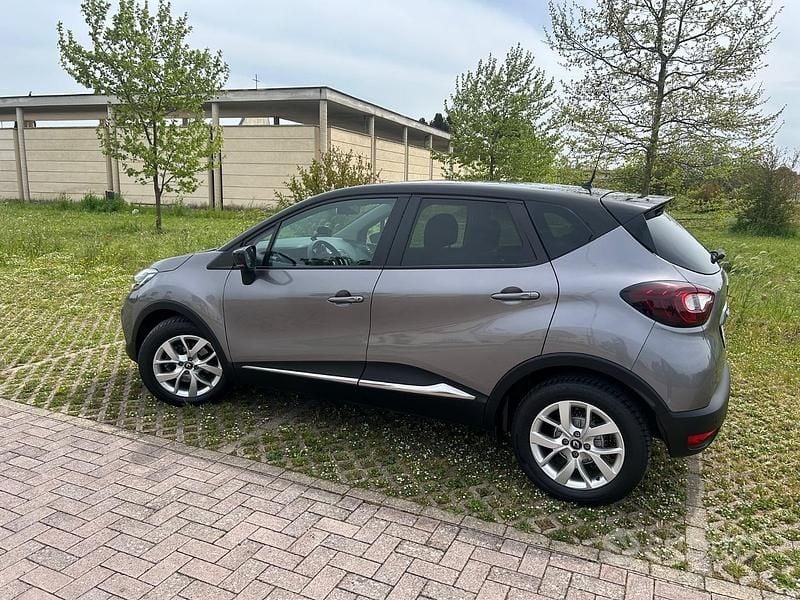 Usata Renault Captur 90 CV (66 kW) 2019 Grigio SUV