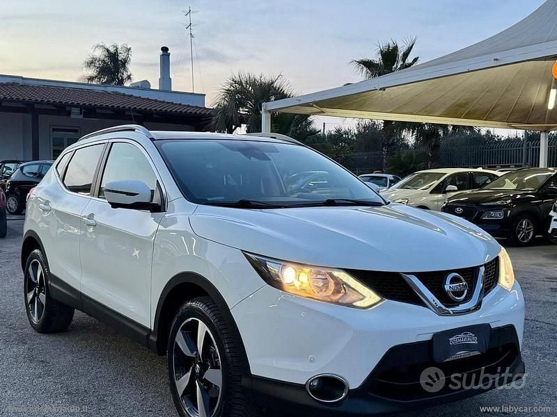 Usata Nissan Qashqai Tekna 110 CV (80 kW) 2017 Bianco SUV