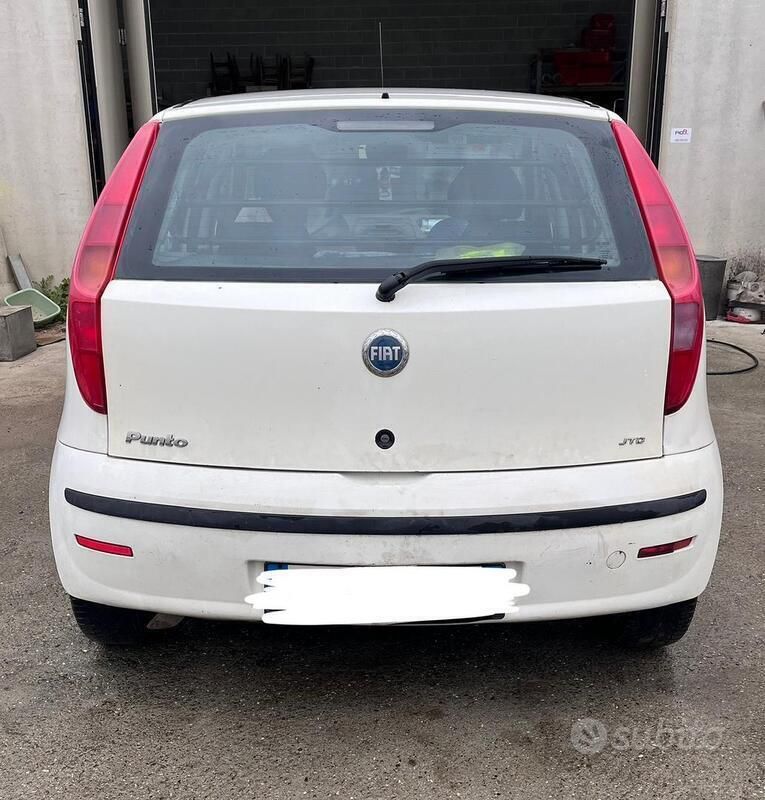 Usata Fiat Punto 60 CV (44 kW) 2004 Bianco Utilitaria