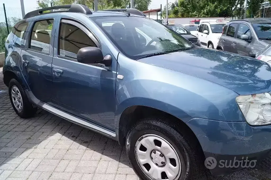 Usata Dacia Duster Lauréate 105 CV (77 kW) 2011 Gray SUV