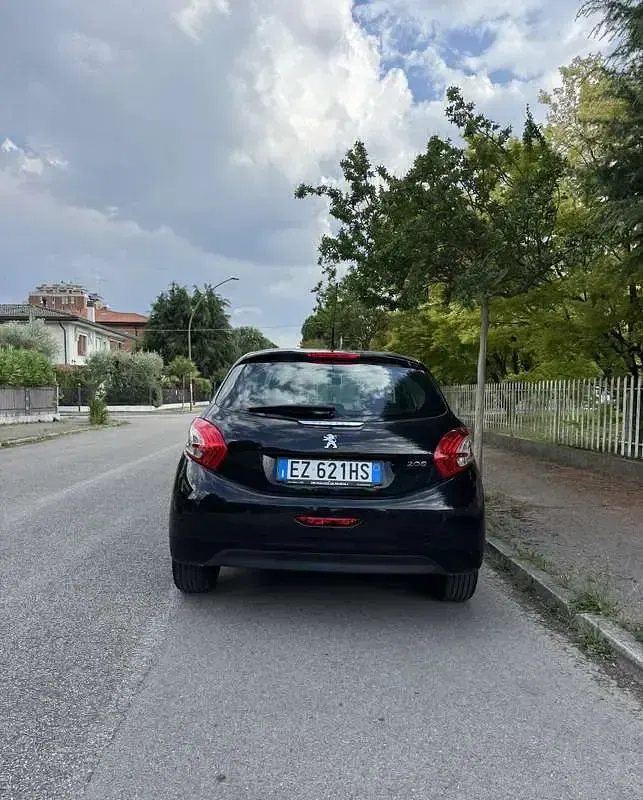 Usata Peugeot 208 Active 95 CV (69 kW) 2015 Utilitaria