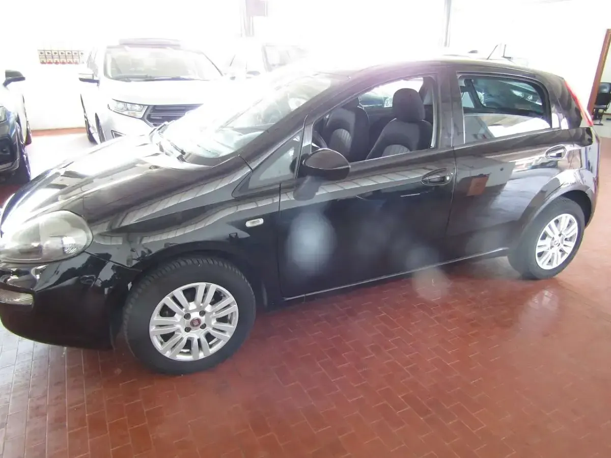 Usata Fiat Grande Punto 77 CV (56 kW) 2018 Nero Utilitaria