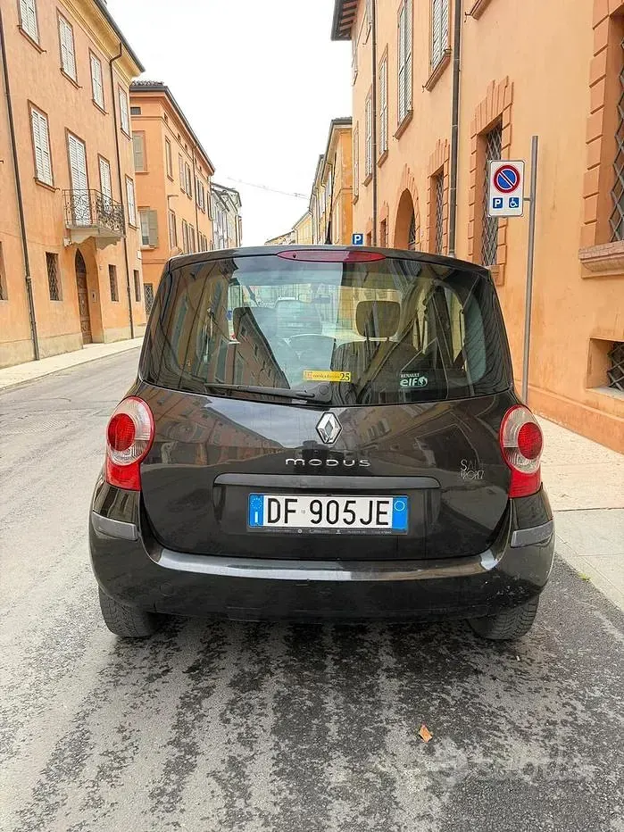 Usata Renault Modus 75 CV (55 kW) 2006 Nero Monovolume