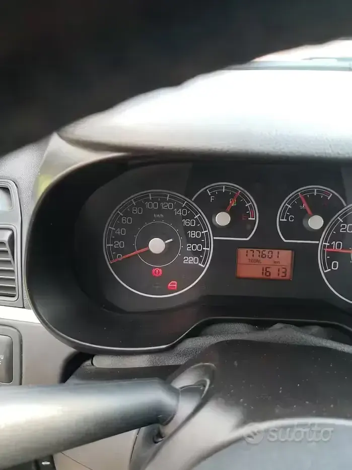 Usata Fiat Grande Punto Dynamic 75 CV (55 kW) 2008 Nero Utilitaria