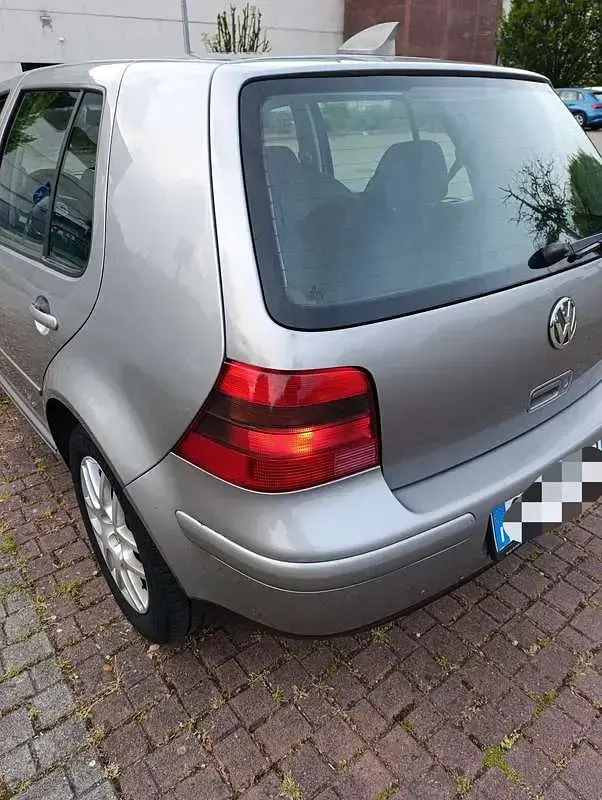 Usata VW Golf IV Highline 105 CV (77 kW) 2003 Berlina