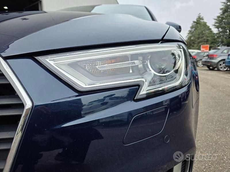 Käytetty Audi A3 Sport 110 HP (80 kW) 2016 Sininen Sedan