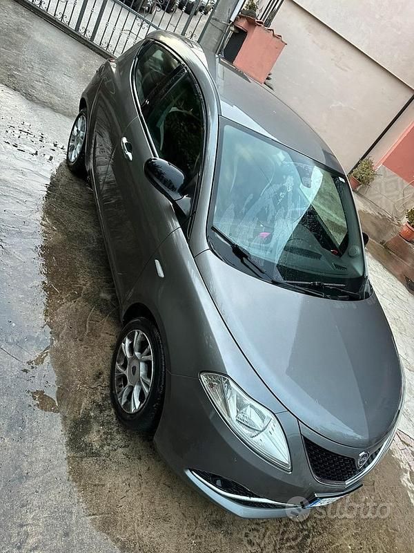 Usata Lancia Ypsilon 95 CV (69 kW) 2016 Grigio Utilitaria