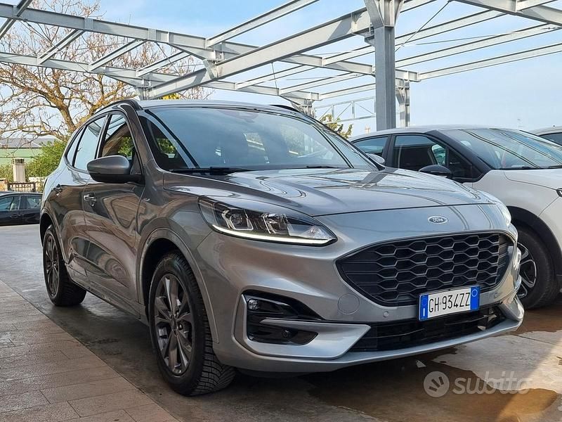 Usata Ford Kuga ST-Line 120 CV (88 kW) 2022 Grigio SUV