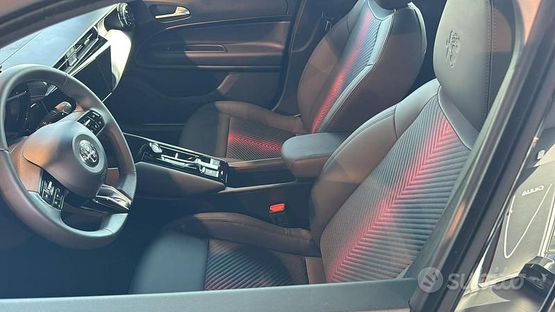 Usata Alfa Romeo Junior Edizione Speciale 136 CV (100 kW) 2025 Grigio SUV