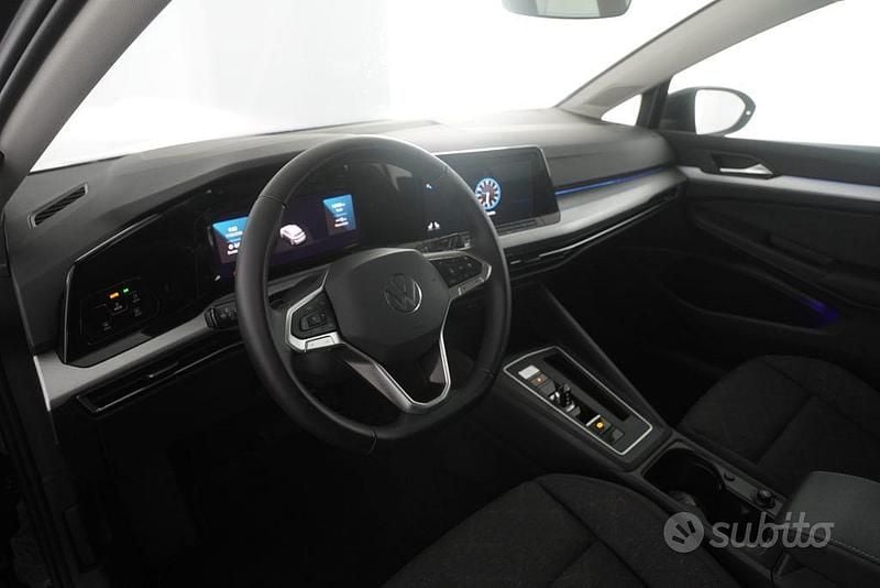 Usata VW Golf VIII Life 116 CV (85 kW) 2023 Nero perla