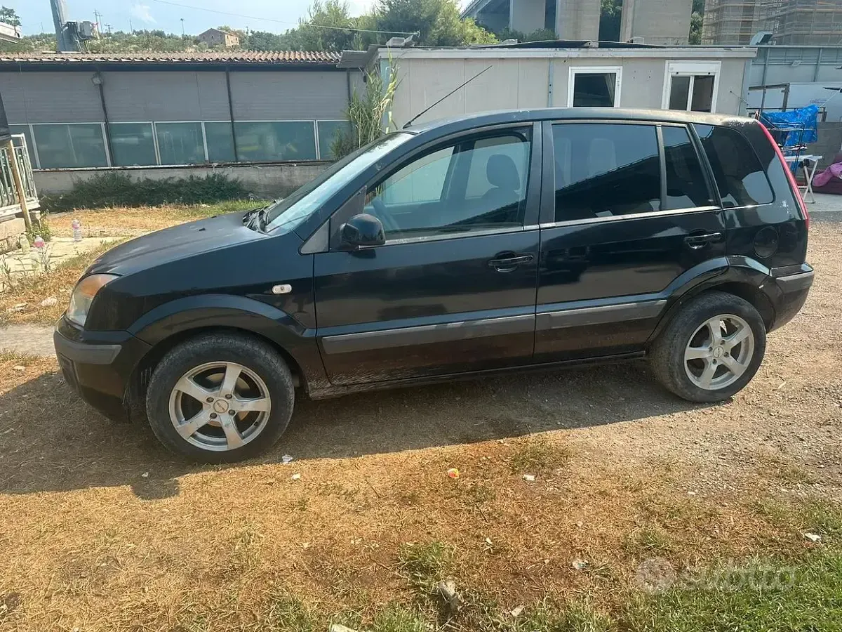 Usata Ford Fusion 68 CV (50 kW) 2006 Nero Utilitaria