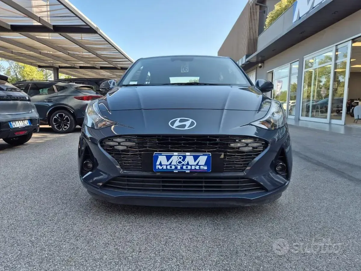 Usata Hyundai i10 63 CV (46 kW) 2024 Grigio Utilitaria
