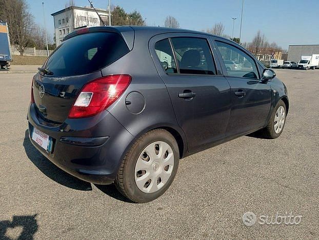 Usata Opel Corsa 80 CV (58 kW) 2010 Grigio Utilitaria