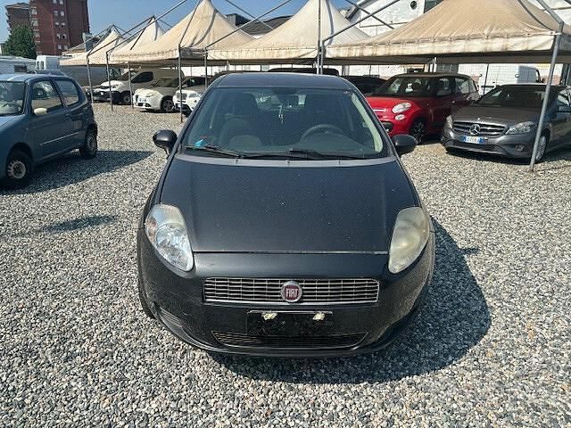Usata Fiat Grande Punto Dynamic 77 CV (56 kW) 2010 Nero Utilitaria