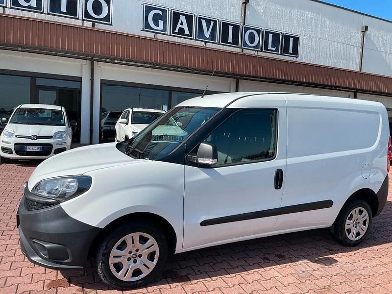 Usata Fiat Doblò 105 CV (77 kW) 2019 Bianco Monovolume