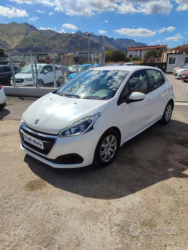 Usata Peugeot 208 Active 75 CV (55 kW) 2018 Bianco Utilitaria