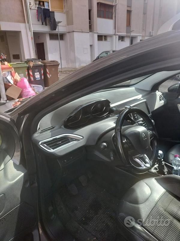 Usata Peugeot 2008 100 CV (73 kW) 2018 Marrone SUV