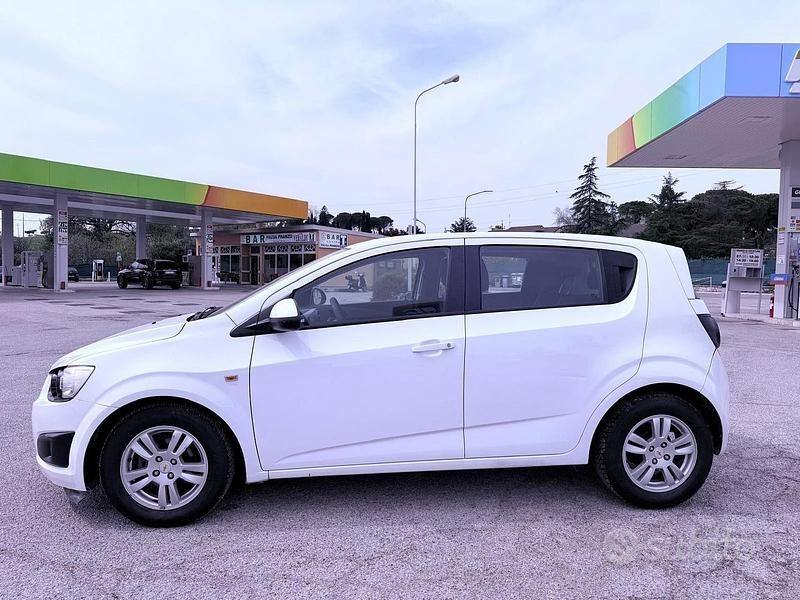 Usata Chevrolet Aveo 86 CV (63 kW) 2013 Bianco Berlina