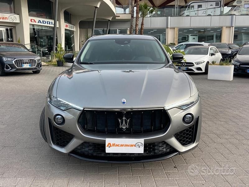Usata Maserati Levante 250 CV (183 kW) 2020 Grigio SUV