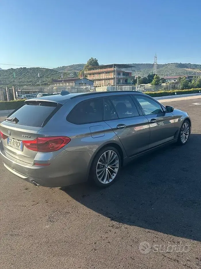 Usata BMW 530 Luxury Line 258 CV (189 kW) 2017 Grigio Station wagon