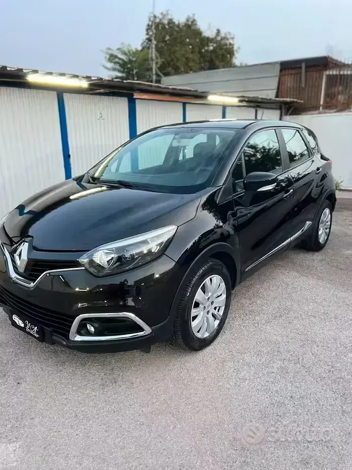 Usata Renault Captur 90 CV (66 kW) 2016 Nero SUV