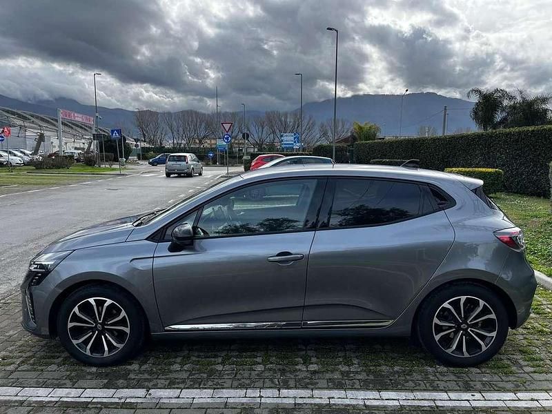 Usata Renault Clio V Techno 101 CV (74 kW) 2024 Grigio Berlina