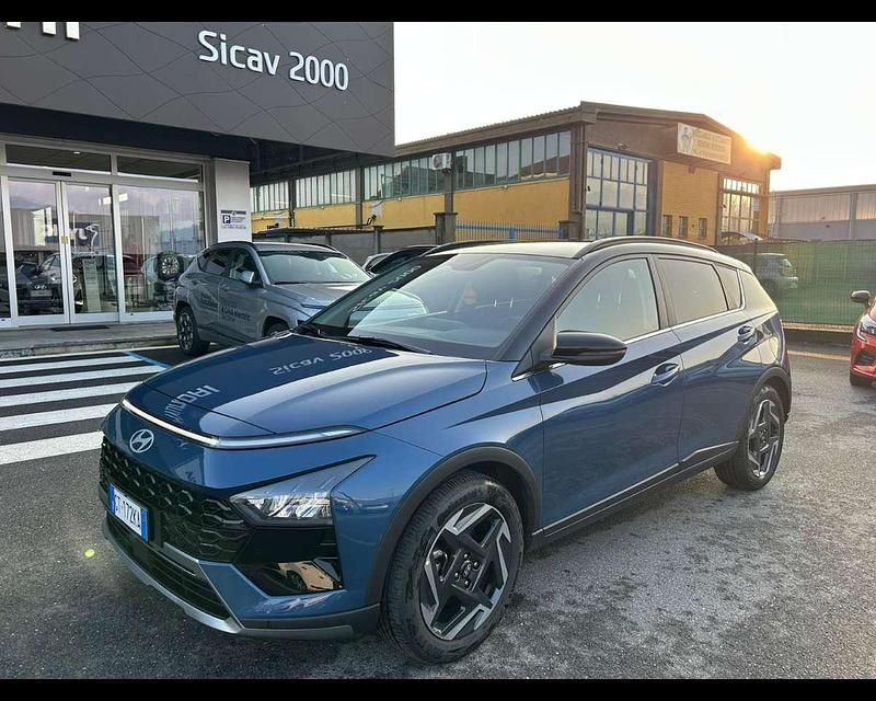 Usata Hyundai Bayon 99 CV (72 kW) 2024 Vibrant blue pearl + black roo SUV