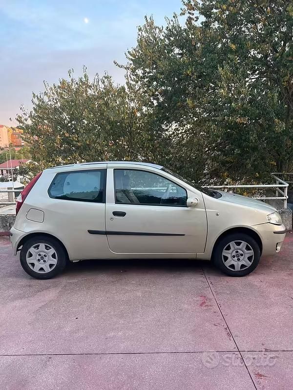 Usata Fiat Punto 60 CV (44 kW) 2006 Utilitaria