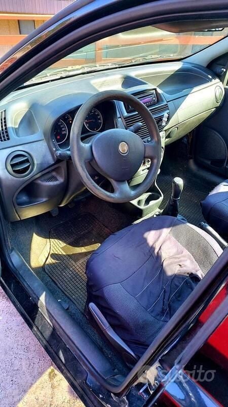 Usata Fiat Punto 69 CV (50 kW) 2009 Nero Utilitaria