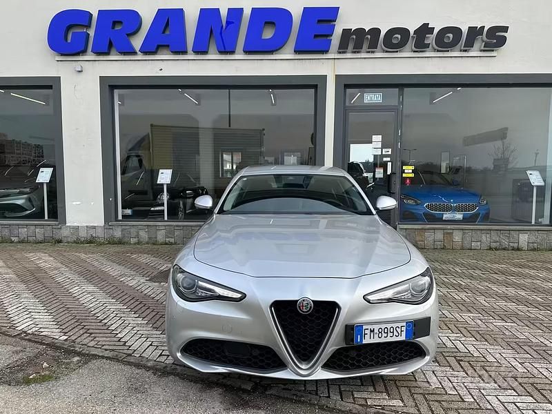 Usata Alfa Romeo Giulia 150 CV (110 kW) 2017 Grigio Berlina
