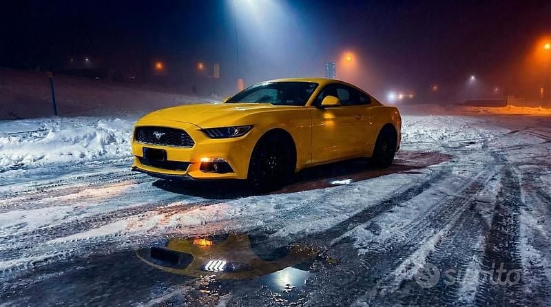 Usata Ford Mustang Fastback 317 CV (233 kW) 2015 Giallo