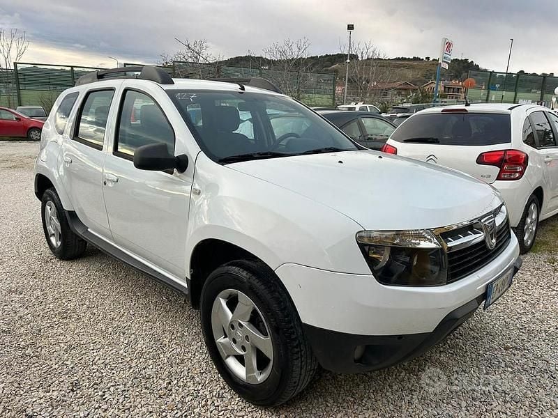 Usata Dacia Duster Lauréate 110 CV (80 kW) 2013 Bianco SUV