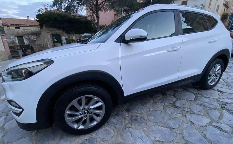 Bianco Usata 2015 Hyundai Tucson Comfort SUV | 11.000 € (Buon prezzo) - Immagine 1/4