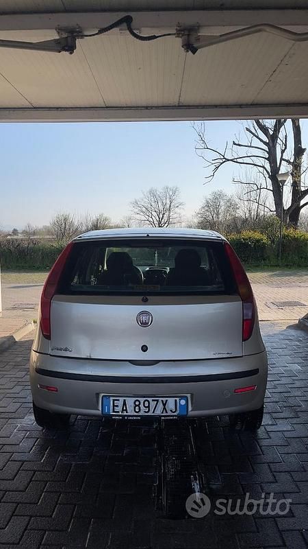 Usata Fiat Punto 77 CV (56 kW) 2009 Utilitaria