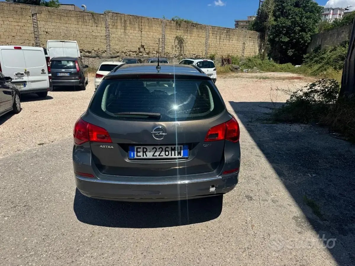 Usata Opel Astra S 130 CV (95 kW) 2013 Grigio Station wagon