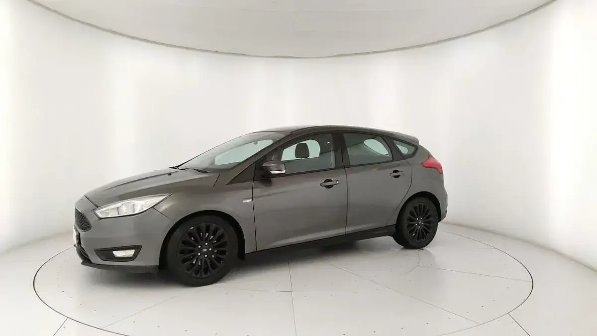 Begagnad Ford Focus Business Edition 120 HK (88 kW) 2017 Grå Sedan