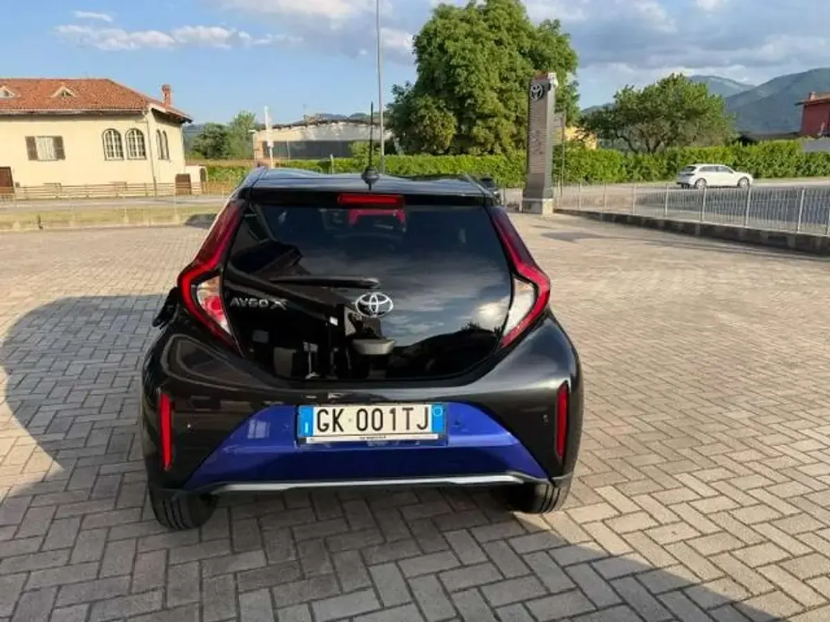 Usata Toyota Aygo X Lounge 72 CV (52 kW) 2022 Blu/azzurro SUV