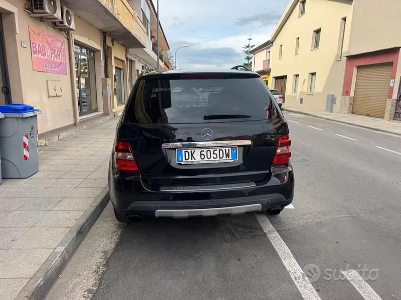 Usata Mercedes ML320 224 CV (164 kW) 2007 Nero SUV