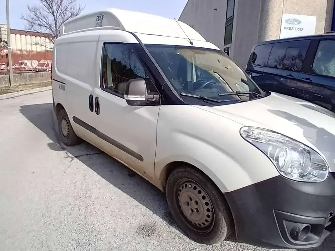 Usata Opel Combo 120 CV (88 kW) 2017 Bianco Monovolume