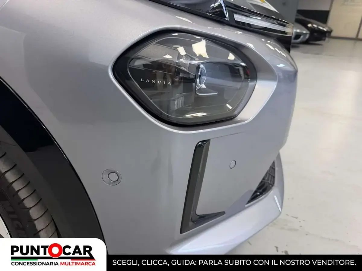 Usata Lancia Ypsilon 101 CV (74 kW) 2025 Grigio Utilitaria