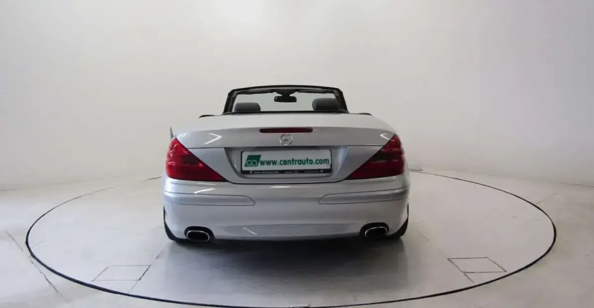Usata Mercedes SL500 306 CV (225 kW) 2006 Argento Cabrio
