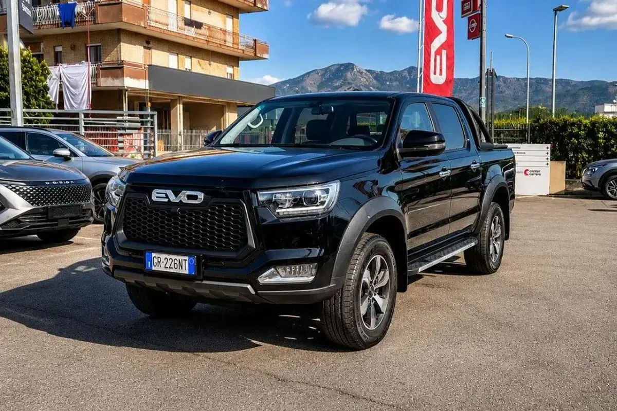 Usata EVO Cross 4 136 CV (100 kW) 2024 Nero Pick-up