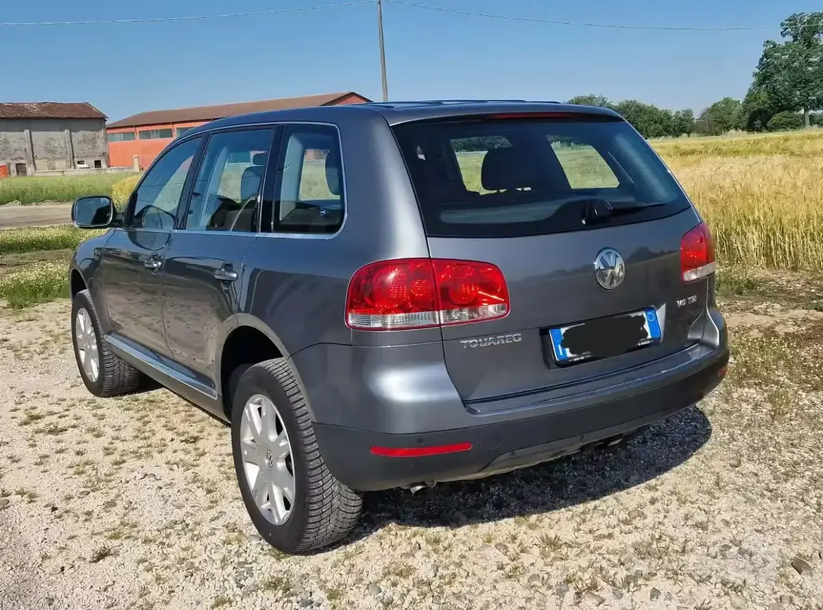 Usata VW Touareg 224 CV (164 kW) 2006 Grigio SUV