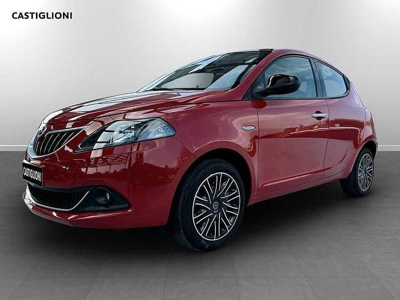 Usata Lancia Ypsilon Gold 70 CV (51 kW) 2023 Rosso Utilitaria