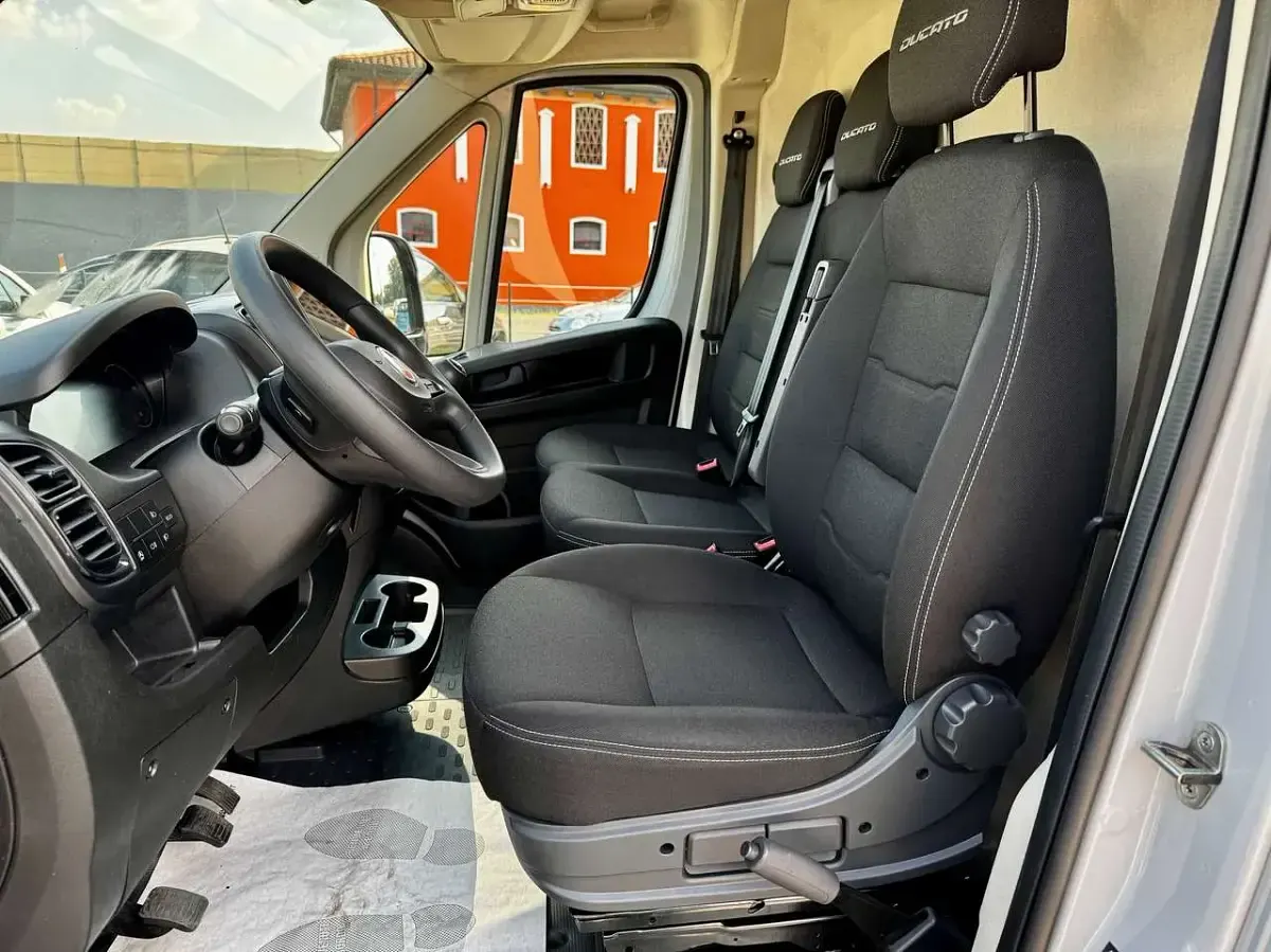 Usata Fiat Ducato 140 CV (102 kW) 2023 Grigio Furgone