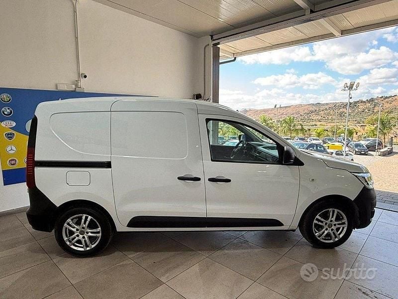 Usata Renault Kangoo 95 CV (69 kW) 2022 Bianco Monovolume
