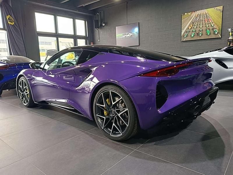 Nuova Lotus Emira 405 CV (297 kW) 2026 Purple haze Coupé